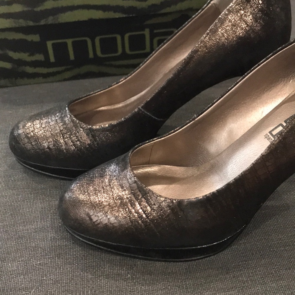 SOLD Moda Spana Kimberly Bronze Platform Pump